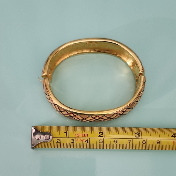 Joan Rivers Bangle Bracelet - Picture 6 of 6